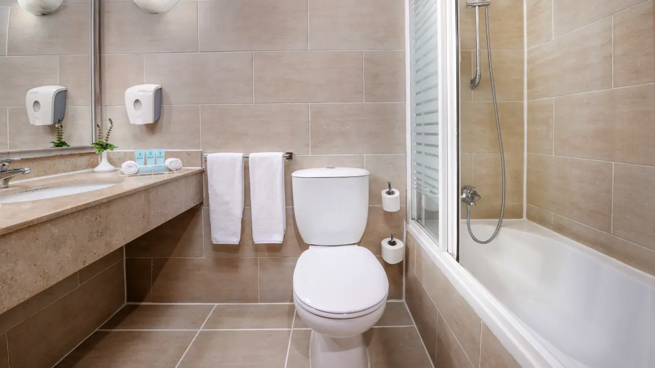 الفندق إبروتيل - الأقصر