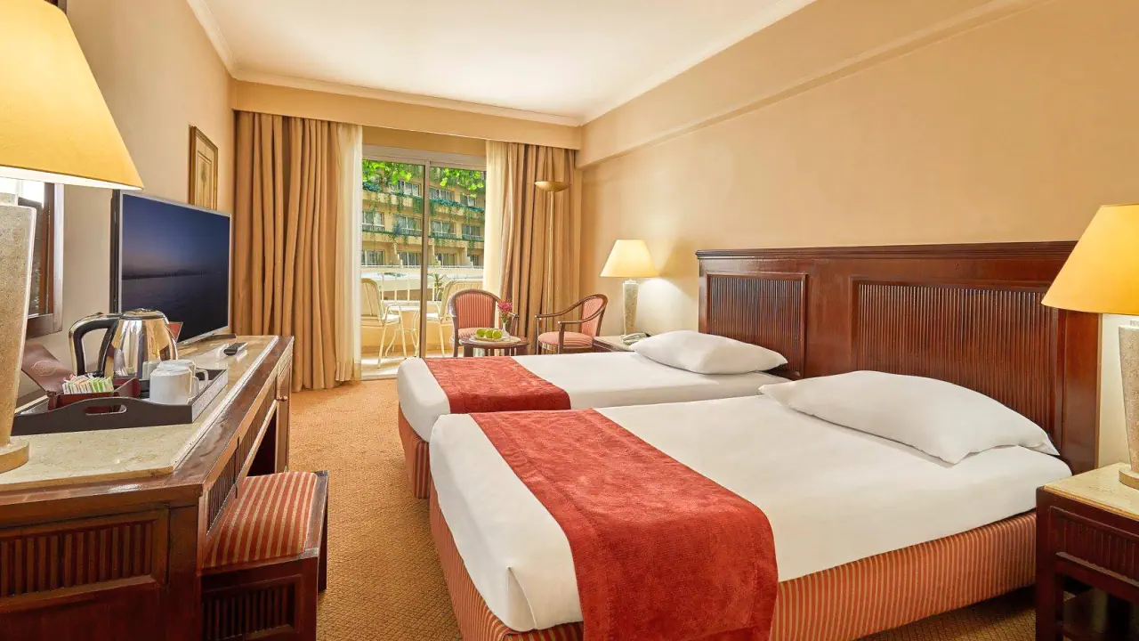 الفندق إبروتيل - الأقصر