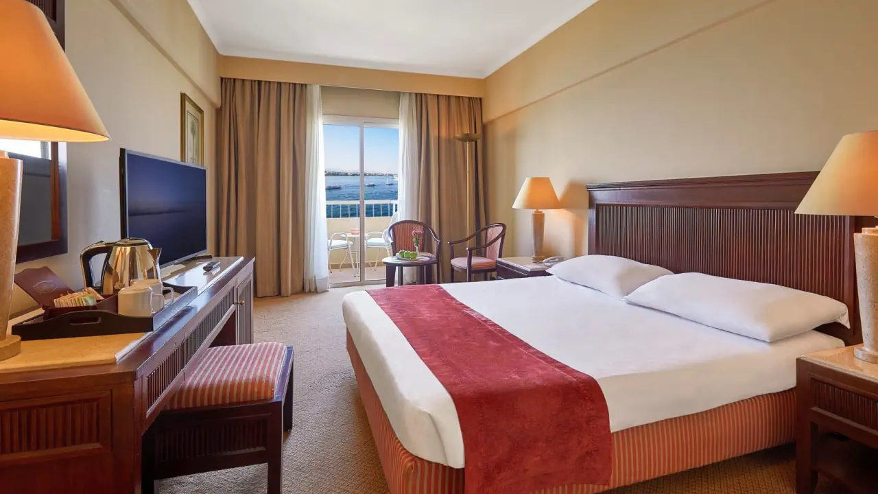 الفندق إبروتيل - الأقصر