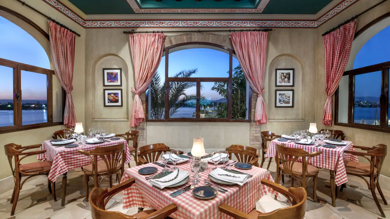 الفندق إبروتيل - الأقصر